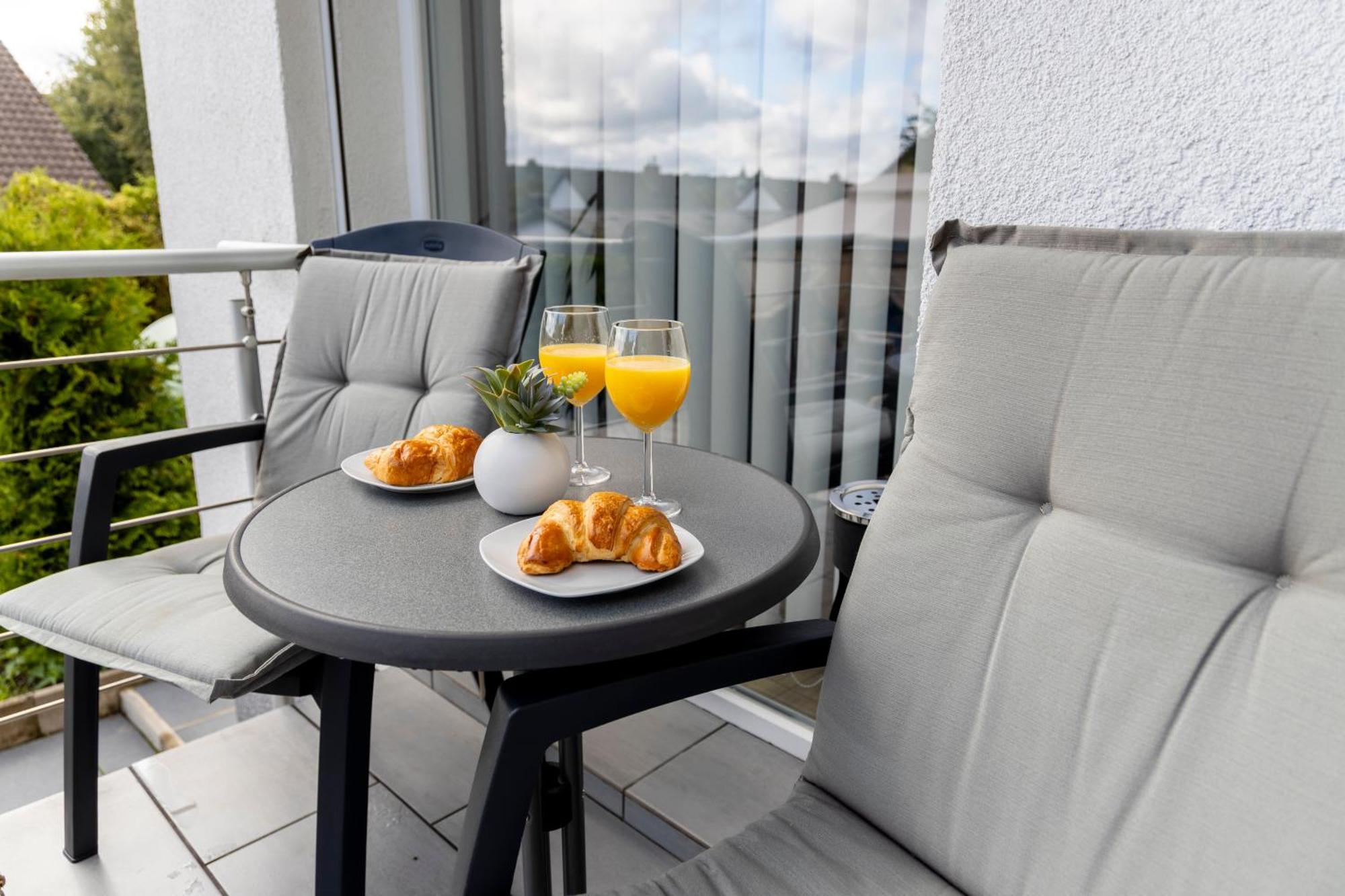 Design Maisonette - 24H Self-Check-In - Bis 7 Pers - In Direkter Weihernaehe - Parkplatz - Wifi - Balkon -Terrasse - Radwege Schiffweiler Eksteriør billede