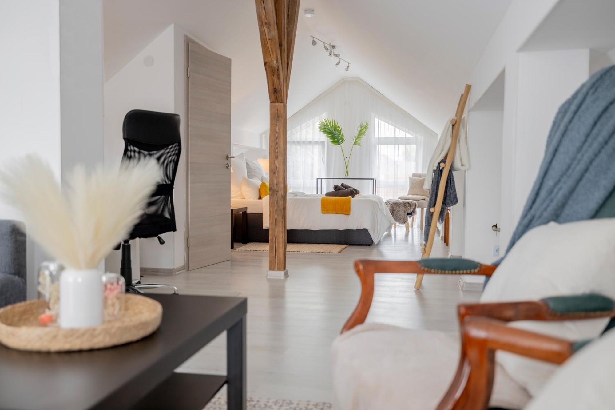 Design Maisonette - 24H Self-Check-In - Bis 7 Pers - In Direkter Weihernaehe - Parkplatz - Wifi - Balkon -Terrasse - Radwege Schiffweiler Eksteriør billede